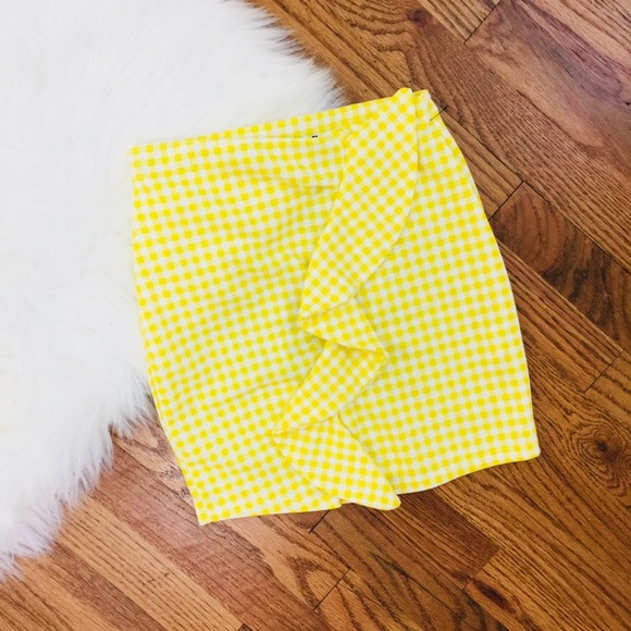 PrettyLittleThing Dresses & Skirts - NEW PrettyLittleThing Yellow Gingham Ruffle Skirt